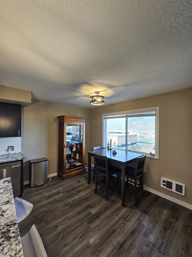 Dining Area - 509 2nd St NE