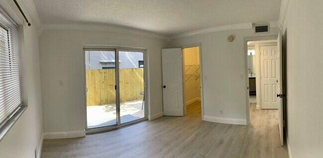 Foto del edificio - 639 NE 10th Ave