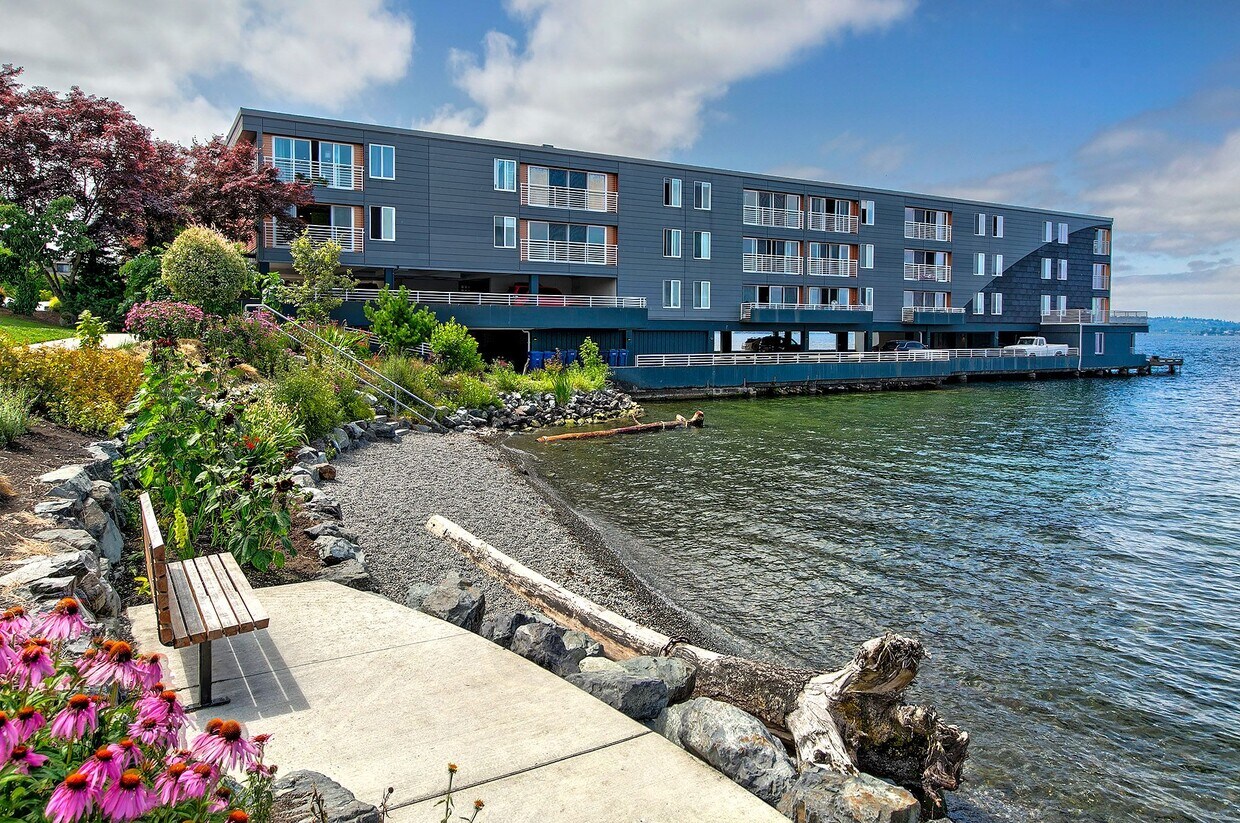 Foto principal - 733 Lake St S