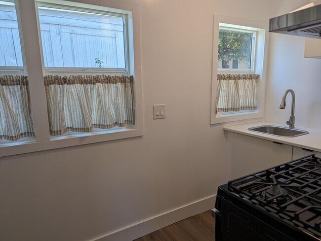 Foto del edificio - Eagle Rock 1BR 1 BA Mini Bungalow