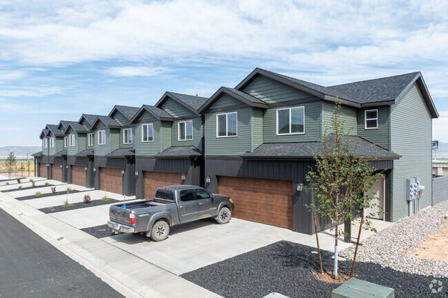 Building Photo - Falcon Ridge