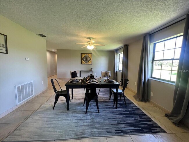 Foto del edificio - 4225 Reaves Rd