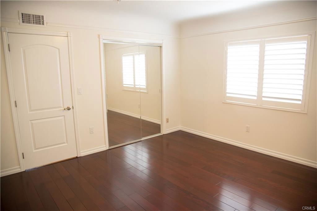 Primary Photo - 4947 Fulton Ave