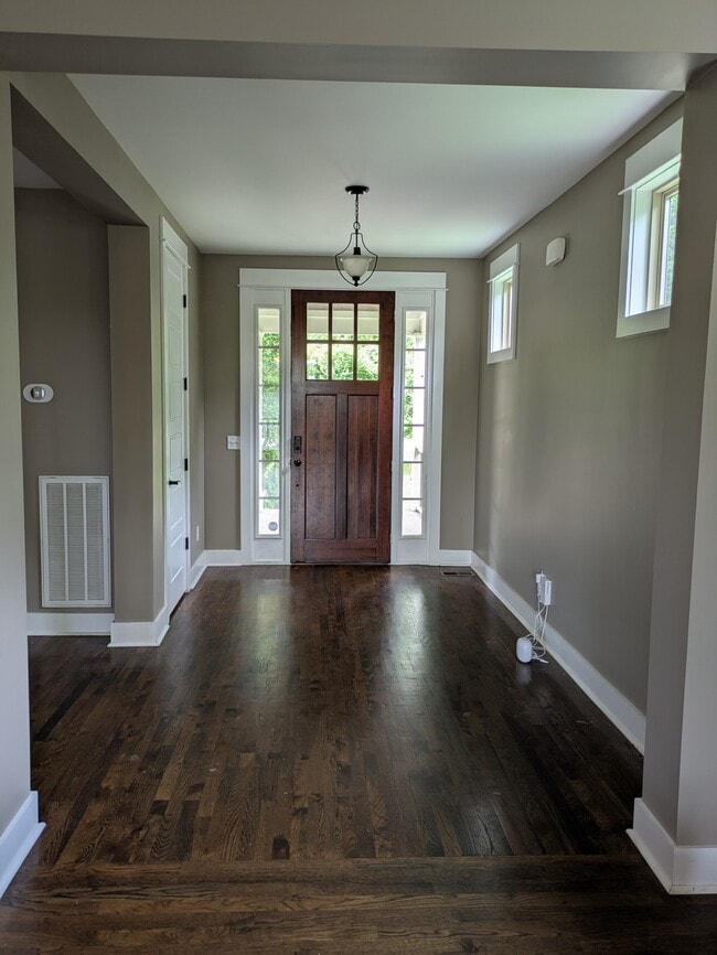 Building Photo - 2024B Straightway Ave