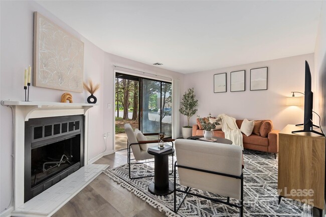 Foto del edificio - 4803 Spring Lake Dr
