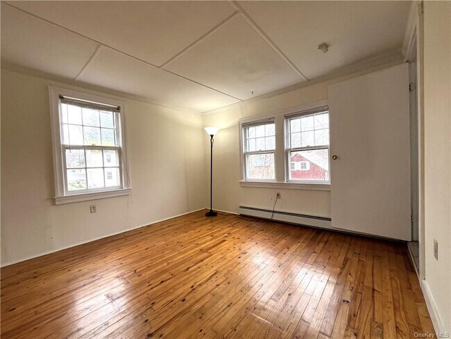 Building Photo - 14 Miller St