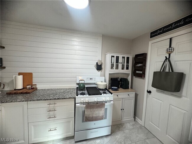 Foto del edificio - 1445 W 52nd St