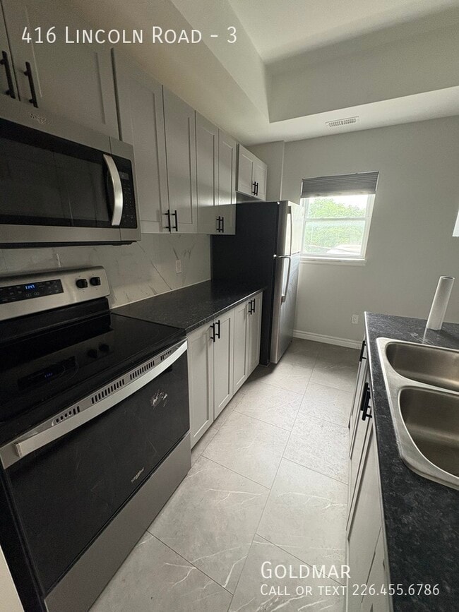 Building Photo - Luxury 2 bedroom suite in Walkerville, onl...