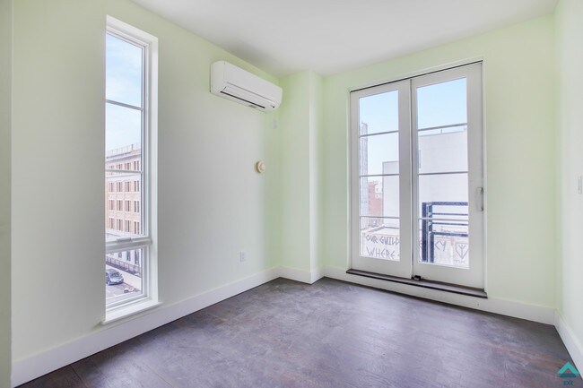 Building Photo - 82 S 6th St