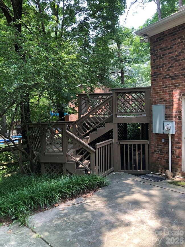 Building Photo - 823 Tadlock Pl