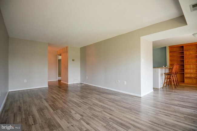Building Photo - 9735 Kings Crown Ct