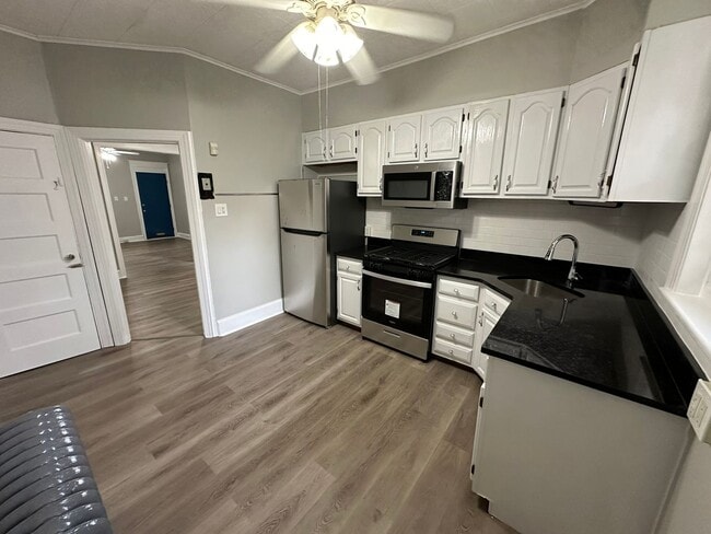 Charming updated 3 bed 1 bath in amazing location - Charming updated 3 bed 1 bath in amazing location House