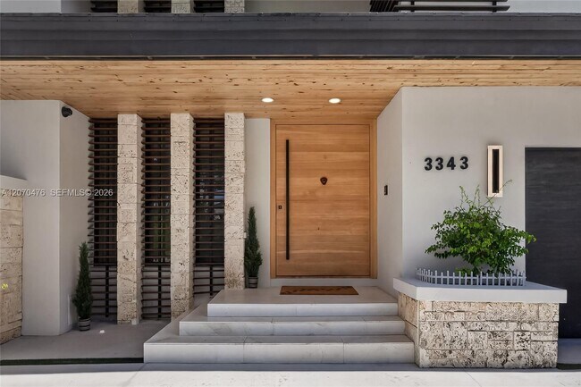 Foto del edificio - 3343 NE 166th St