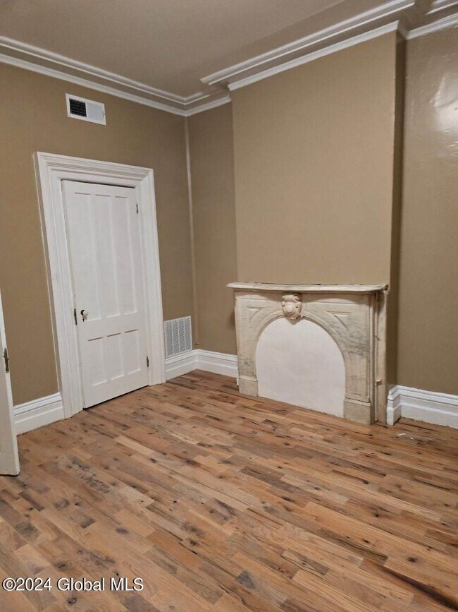 17 Ash Grove Pl Unit 2, Albany, NY 12202 Room for Rent in Albany, NY