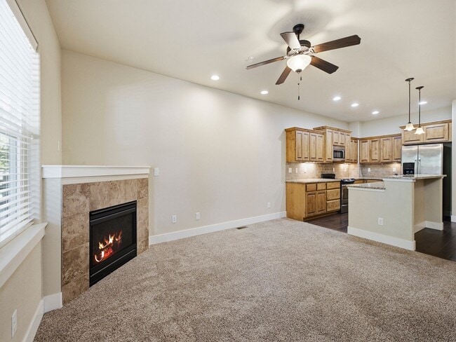 Building Photo - Gorgeous 3-Story Townhome in Excellent Fort Collins Location!