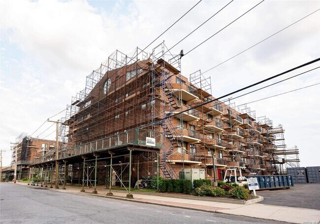 Foto del edificio - 750 W Broadway