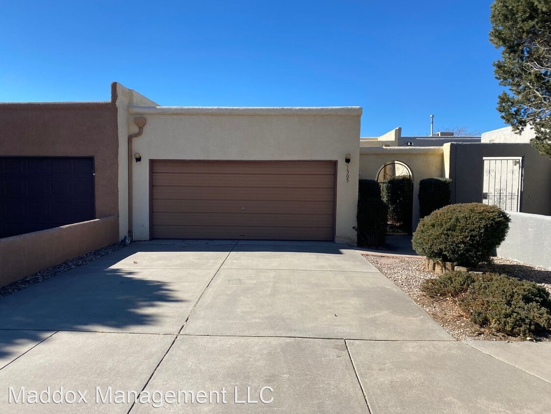 2 br, 2 bath House 1505 Place NE House Rental in