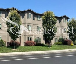 Building Photo - Two Bedroom, One and a Half Bathroom Unit