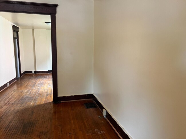 Building Photo - 116 S 14th St
