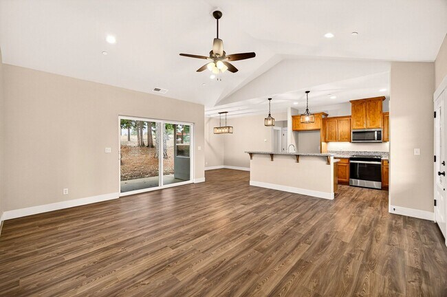 Building Photo - 3-bedroom, 2-bathroom home nestled in the peaceful setting of Upper Paradise