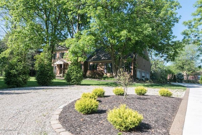 Building Photo - 706 Evergreen Rd