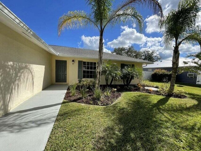 Building Photo - 3661 SW Camastro St