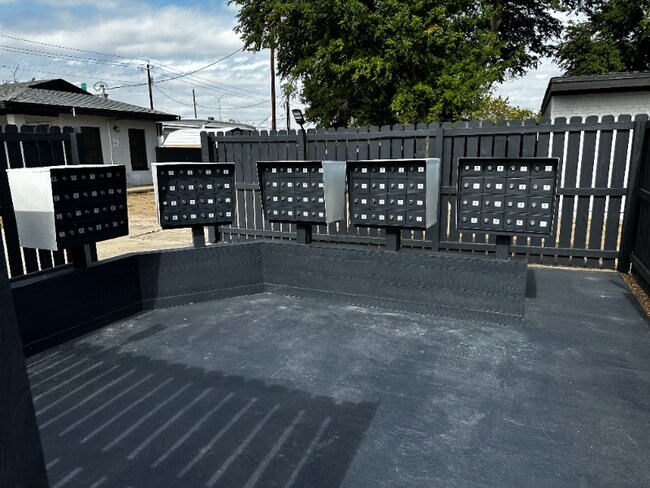 Building Photo - 220 S 25th Ave