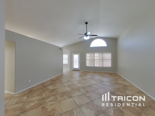 Building Photo - 12320 W Edgemont Ave