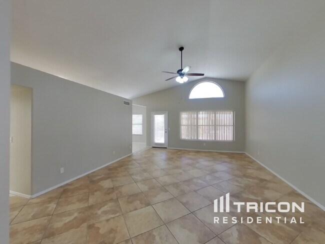 Foto del edificio - 12320 W Edgemont Ave