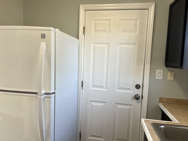 Foto del edificio - 2367 Cascade Rd