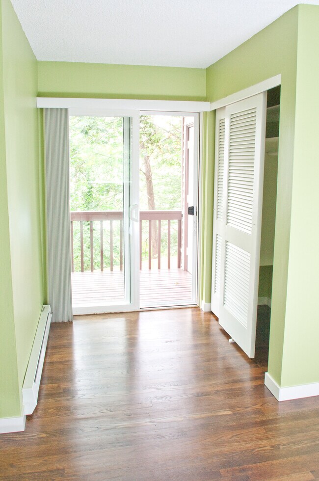 Photo - 1006 W Nickerson St Apartments