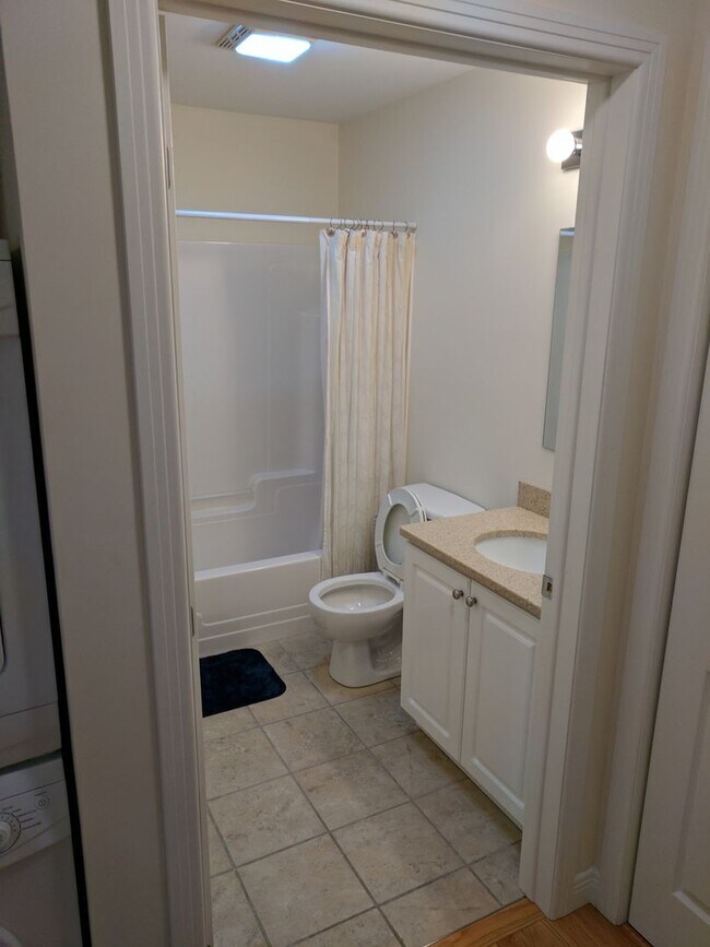 Foto del edificio - 2 bed, 2 bath Condo