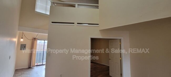 Building Photo - 4560 Excalibur Ct