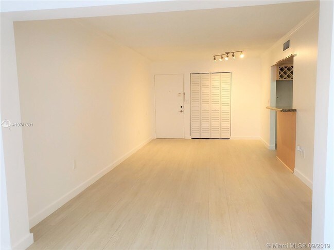 Foto del edificio - 660 W Park Dr
