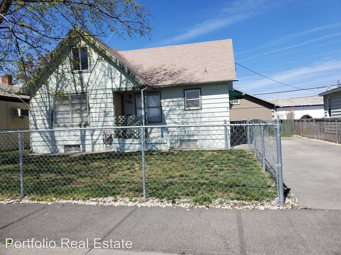 706 W 4th Ave, Moses Lake, WA 98837 Room for Rent in Moses Lake, WA
