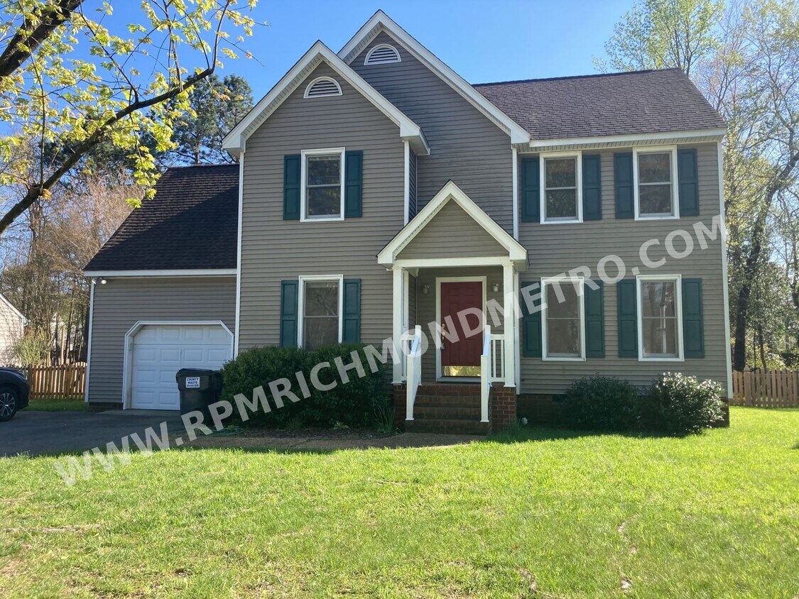 Primary Photo - Lovely Four Bed Two and Half Bath Home in ...