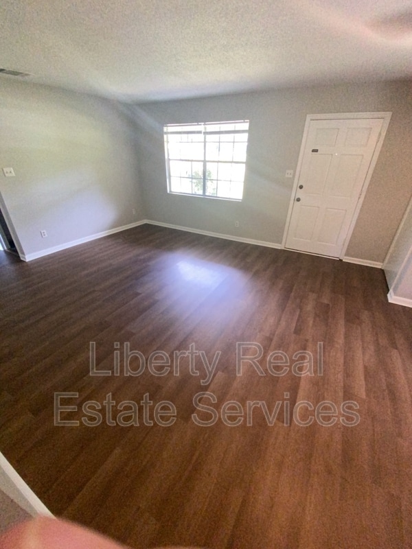 Building Photo - 228 Pointe S Dr