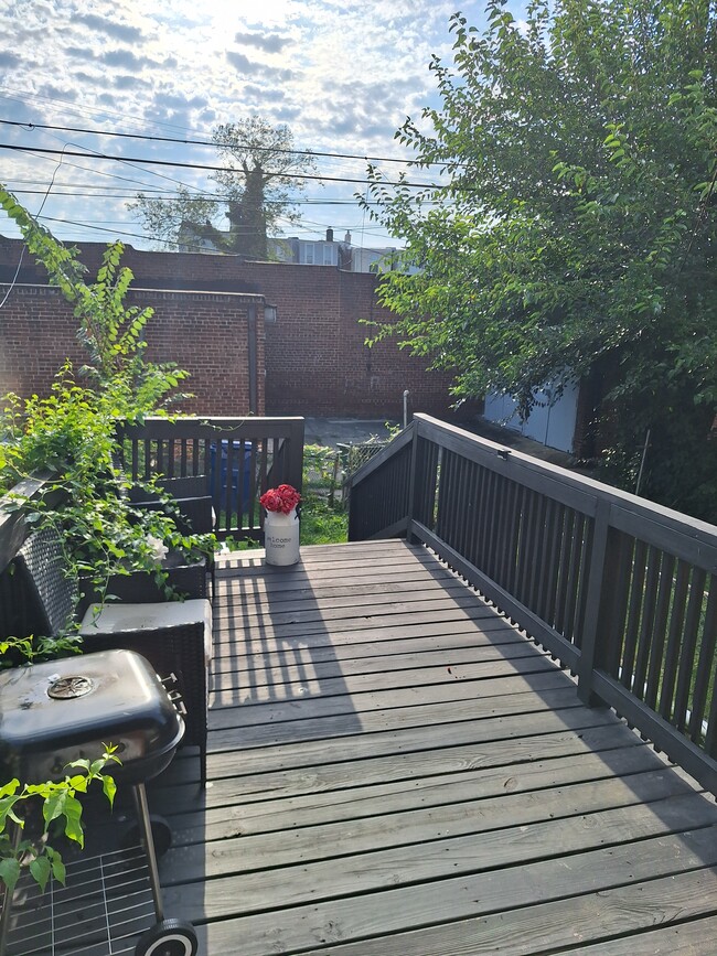 Building Photo - 125 Collins Ave