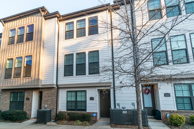 Foto del edificio - Beautiful Townhome in Charlotte