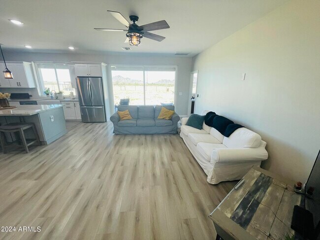 Foto del edificio - 54416 W Quail Run Rd