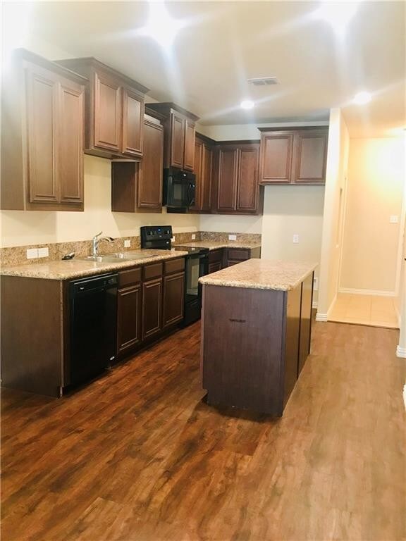 Foto del edificio - 2204 Abbey Ln