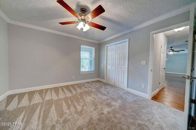 Building Photo - 350 Greenwood Cir