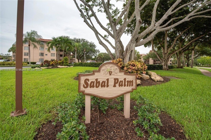 Foto del edificio - 1911 Sabal Palm Dr