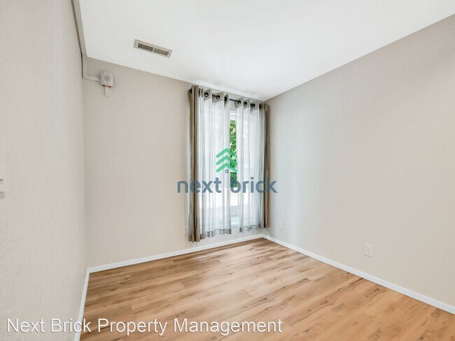 Building Photo - 2 br, 1 bath House - 9515 NE 180th St Unit...