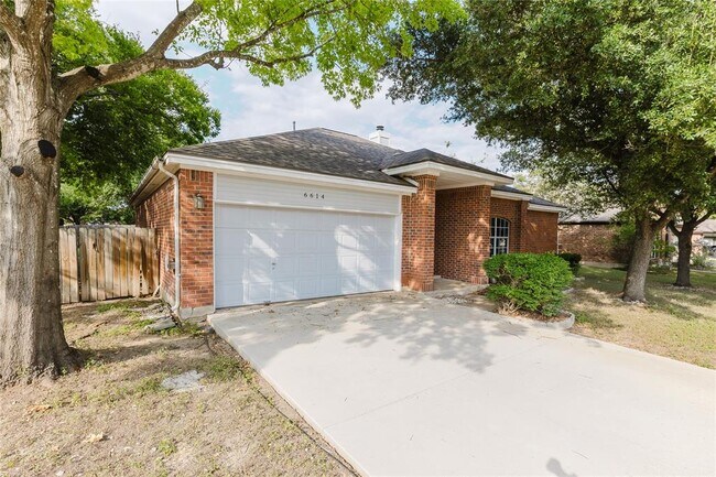 Foto del edificio - 6614 Bramber Ln