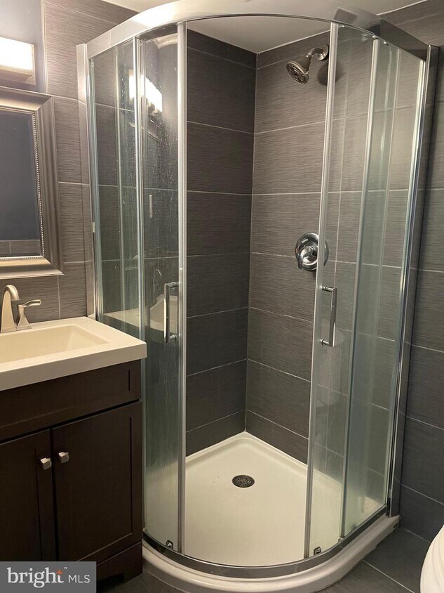 Foto principal - 8030 Ditman St