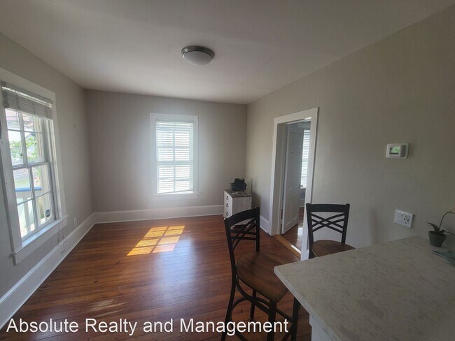 Building Photo - 2 br, 1 bath House - 1006 Sealy St.