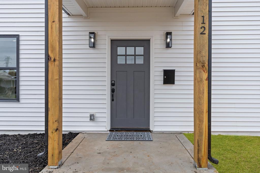 Foto principal - 12 Stonybrook Dr