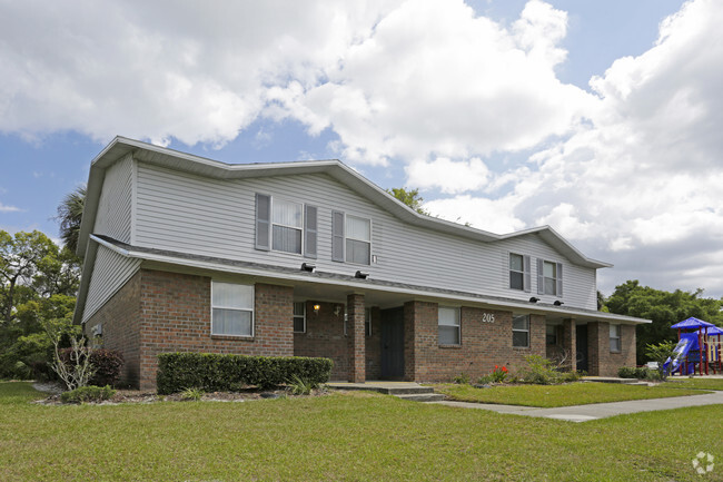 Whispering Oaks Apartments Orange City