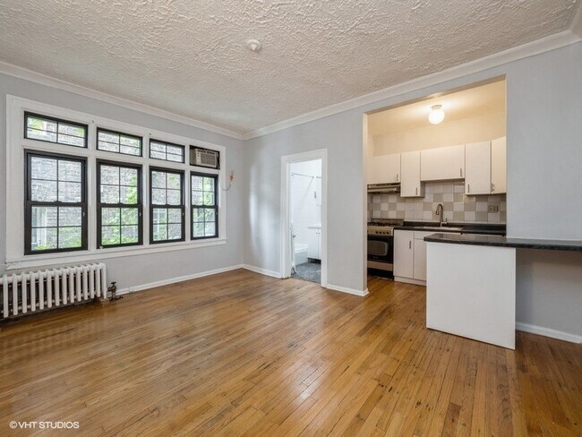 Building Photo - 1127 W Farwell Ave